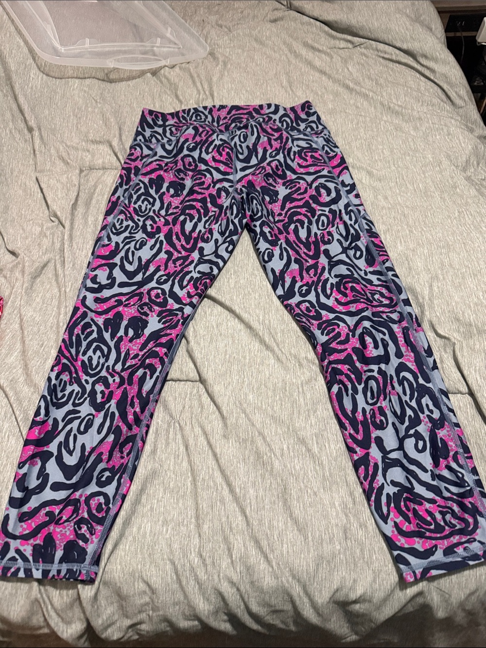 Women’s Pink & Gray Patterned Active Cropped Leggings - Picture 2 of 3